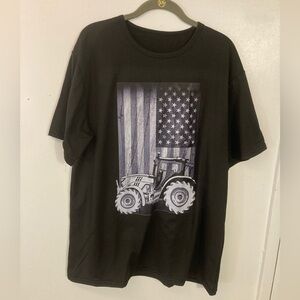 💰5/$10 NWOT tractor vinyl T-shirt